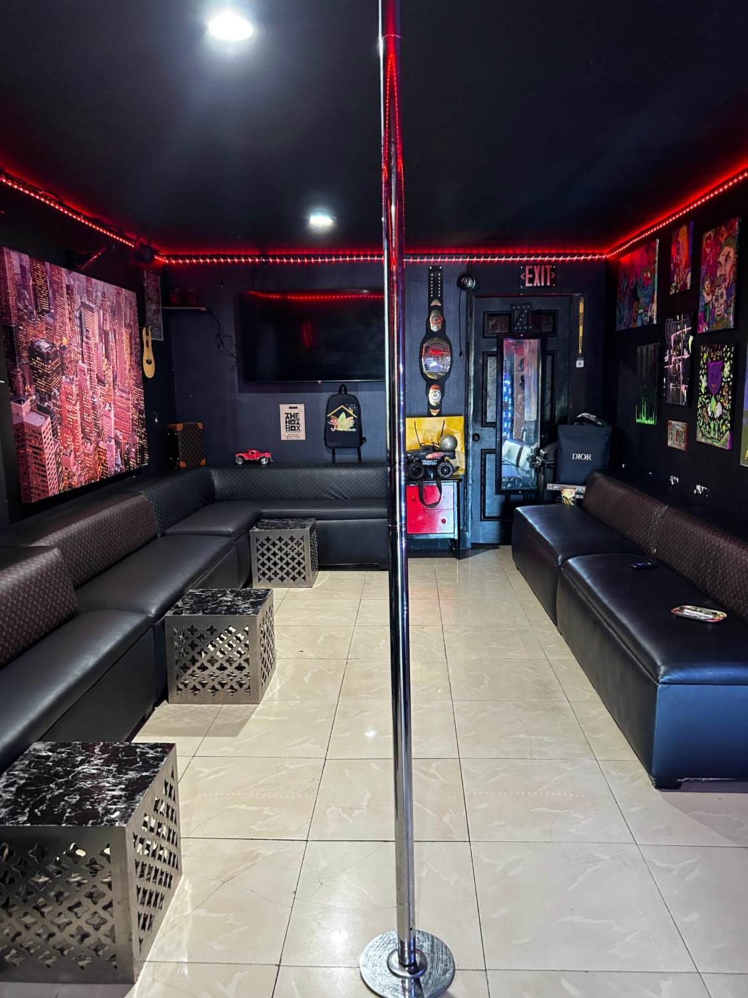 Hospedagem domiciliar The Black Door Miami